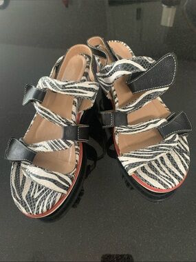L'ATISTE Black and White Zebra-Print Strappy Sandals